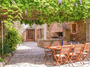 Cozy Holiday Home in F lines Minervois with Swimming Pool